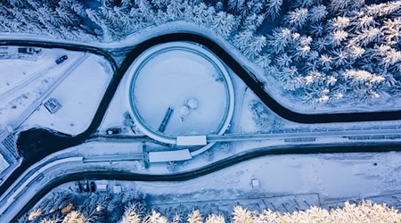 Auf der Rennschlitten- und Bobahn Altenberg finden in der kommenden Woche Weltcups im Bob und Skeleton statt (Archivbild) / Foto: Sebastian Kahnert/dpa