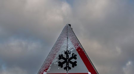 In Thüringen werden Schneefälle und winterliche Straßenverhältnisse erwartet. (Symbolbild) / Foto: Stefan Puchner/dpa