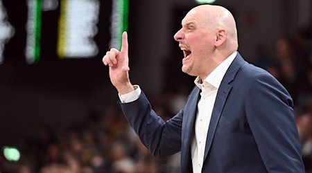 Seawolves-Coach Przemyslaw Frasunkiewicz durfte sich in Jena über ein Geburtstagsgeschenk freuen. (Archivbild) / Foto: Michael Schwartz/dpa