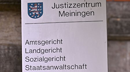 Am Amtsgericht Meiningen soll ein Steuerstrafverfahren gegen den Rechtsextremisten Tommy Frenck beginnen. (Archivbild) / Foto: Martin Schutt/dpa