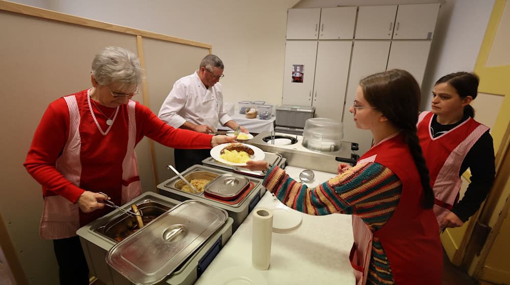 Im «Restaurant des Herzens» in Erfurt endet die Saison 2025/26. (Archivbild) / Foto: Bodo Schackow/dpa