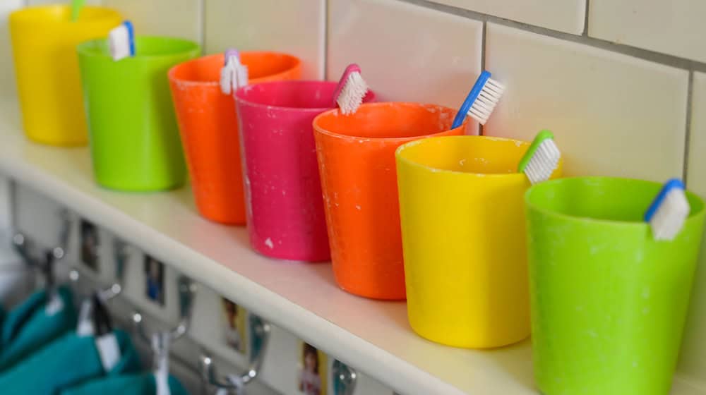 Das Thüringer Gesundheitsministerium wirbt für tägliches Zähneputzen in den Kindergärten (Symbolfoto). / Foto: Sonja Marzoner/dpa