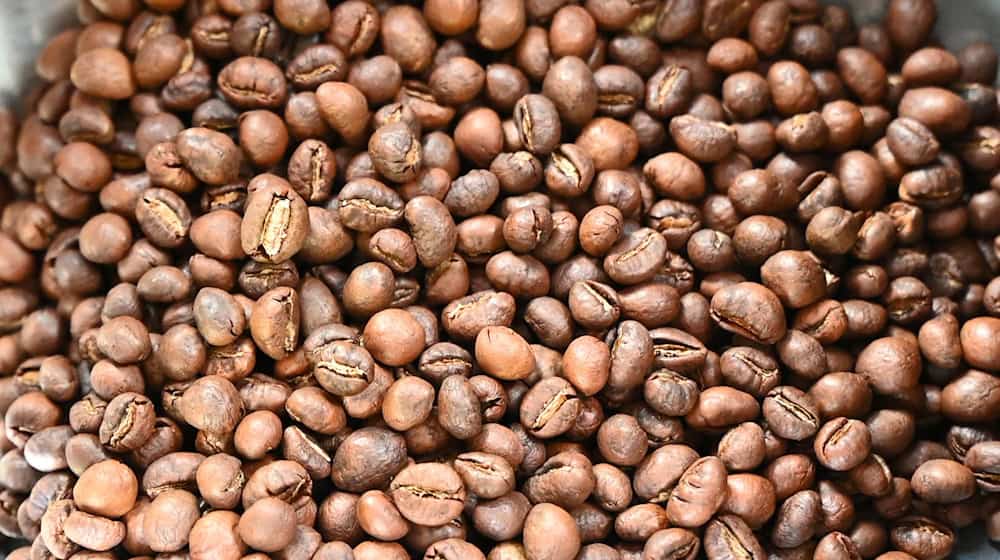 Zum Beispiel für Kaffee mussten die Menschen in Thüringen 2025 tiefere in die Tasche greifen als im Jahr zuvor. (Symbolbild) / Foto: Elisa Schu/dpa