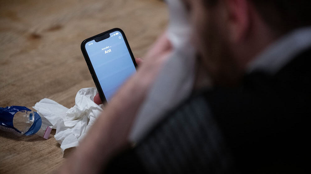 Die Krankschreibung per Telefon ist ins Zentrum einer Debatte um Krankenstand und Gesundheitskosten geraten (Symbolfoto). / Foto: Hannes P Albert/dpa