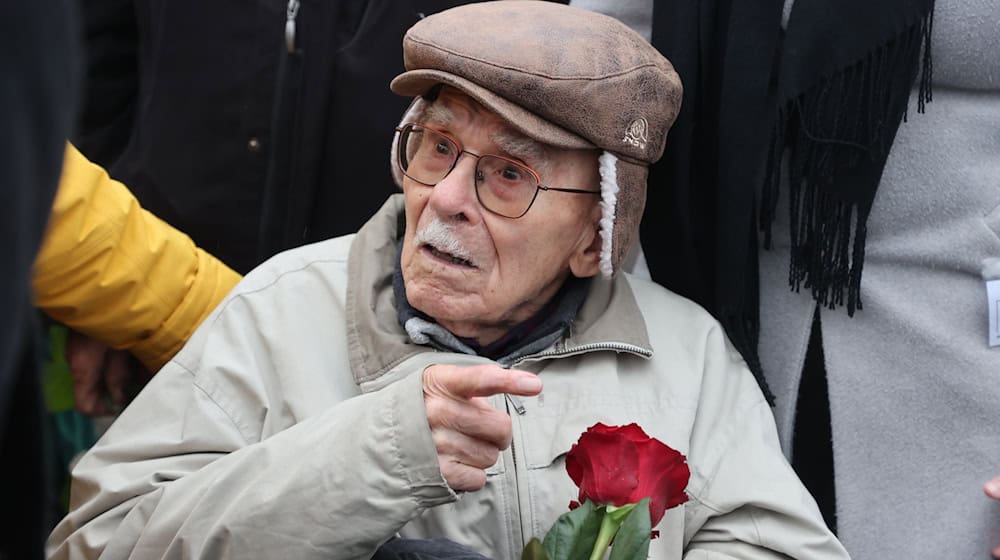 Raymond Renaud starb am 14. Januar im Alter von 102 Jahren. (Archivbild) / Foto: Bodo Schackow/dpa