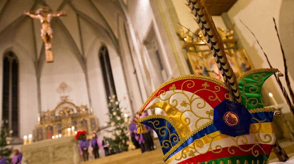 Etliche Gemeinden der Evangelische Kirche Mitteldeutschland (EKM) planen zu Fasching besondere Veranstaltungen, darunter auch Karnevalsgottesdienste. (Symbolbild) / Foto: picture alliance / dpa