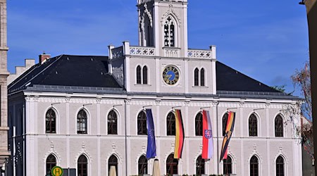 Die Stadt Weimar sieht sich in besonderer geschichtlicher Verantwortung und lobt deshalb schon seit etlichen Jahren einen Menschenrechtspreis aus. (Symbolbild) / Foto: Martin Schutt/dpa
