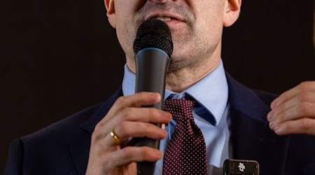 Die AfD-Spitze ruft dazu auf, keine Parteiveranstaltungen mit der Leitfigur der Identitären Bewegung, Martin Sellner, mehr durchzuführen. (Archivbild)  / Foto: Frank Hammerschmidt/dpa