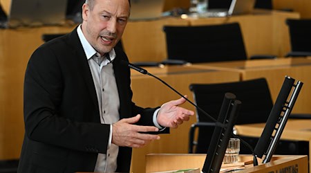 Der AfD-Abgeordnete Ringo Mühlmann kritisiert die Brombeer-Landesregierung in Thüringen. (Archivbild) / Foto: Martin Schutt/dpa