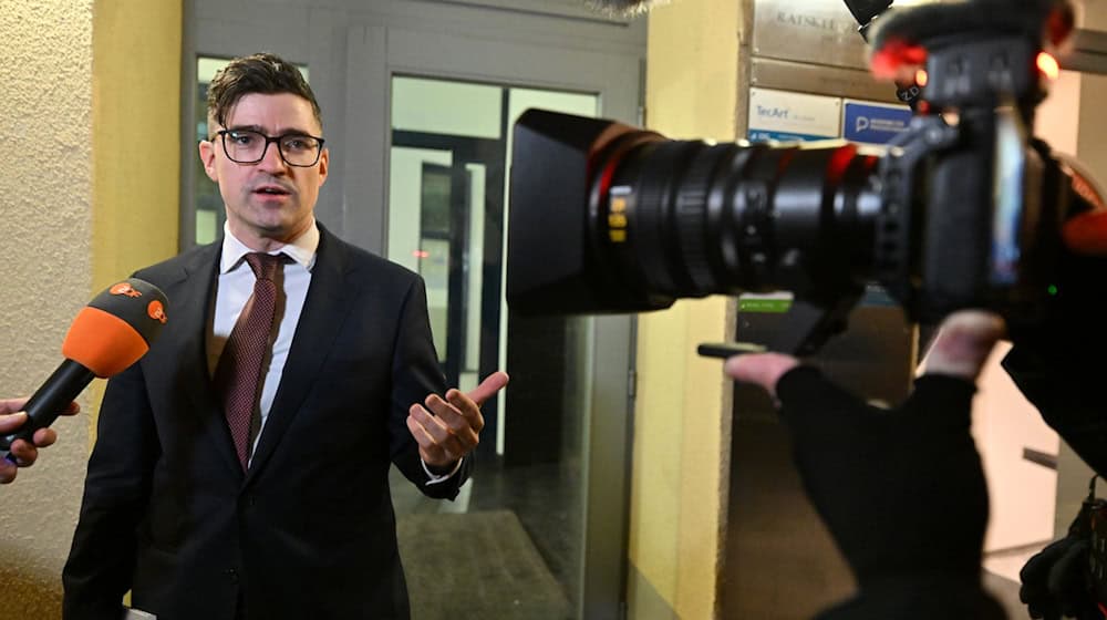 Martin Sellner, Führungsfigur der als rechtsextremistisch eingestuften Identitären Bewegung, war zuletzt in Erfurt zu Gast. (Archivbild) / Foto: Martin Schutt/dpa