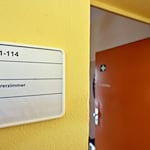 Rund 700 Lehramtswärter erhalten Post vom Land mit einem Jobangebot an Thüringer Schulen. (Symbolbild) / Foto: Martin Schutt/dpa