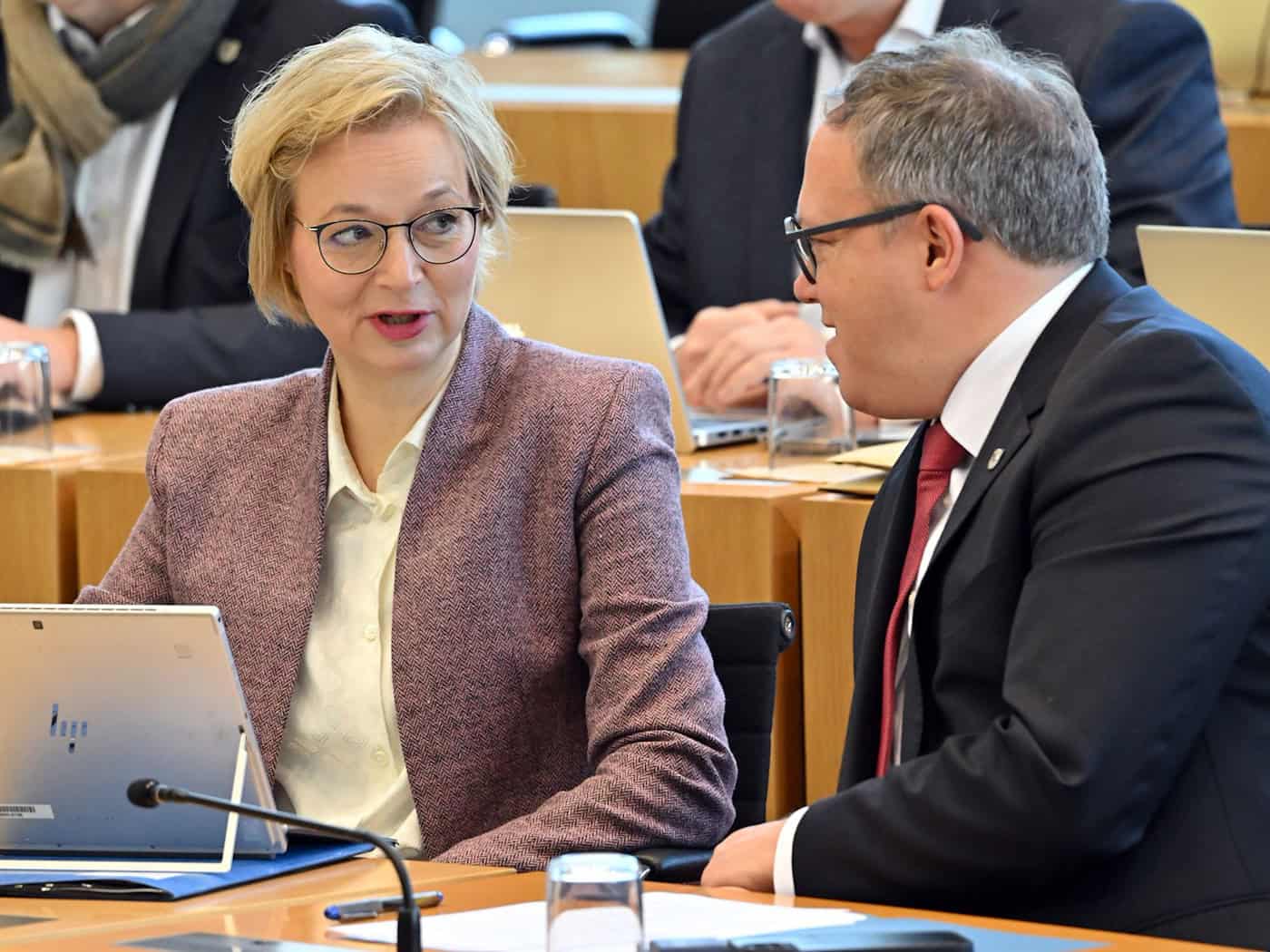 Die Einführung von Bürgerräten war ein Anliegen des BSW von Landesparteichefin Katja Wolf. Nun soll es losgehen. (Archivbild) / Foto: Martin Schutt/dpa