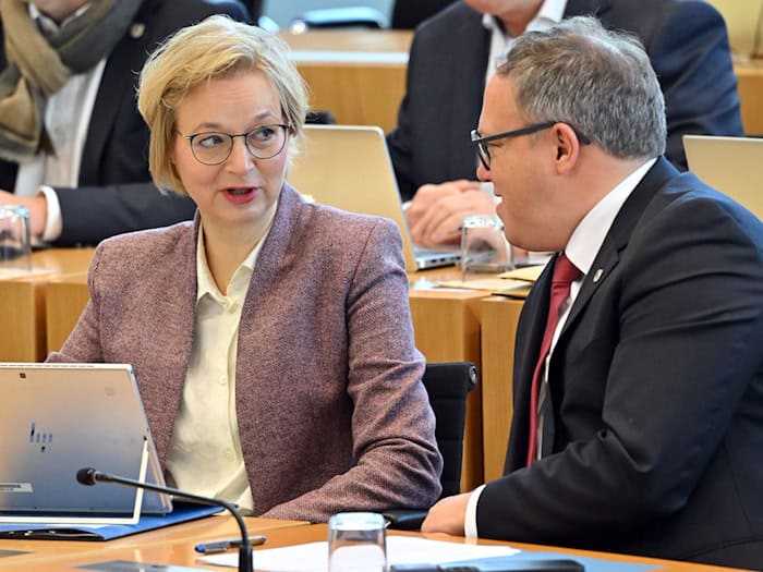 Die Einführung von Bürgerräten war ein Anliegen des BSW von Landesparteichefin Katja Wolf. Nun soll es losgehen. (Archivbild) / Foto: Martin Schutt/dpa