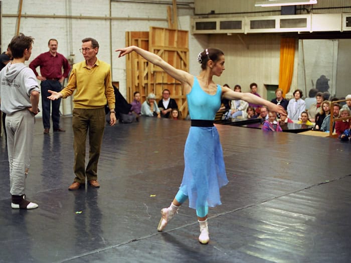 Der ehemalige Chefchoreograph der Komischen Oper Berlin, Tom Schilling (2.v.l.), starb kurz vor seinem 98. Geburtstag. (Archivbild)  / Foto: picture alliance / ZB