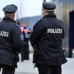 Der DGB setzt sich für höhere Beamtenbezüge in Thüringen ein. (Symbolbild) / Foto: Martin Schutt/dpa