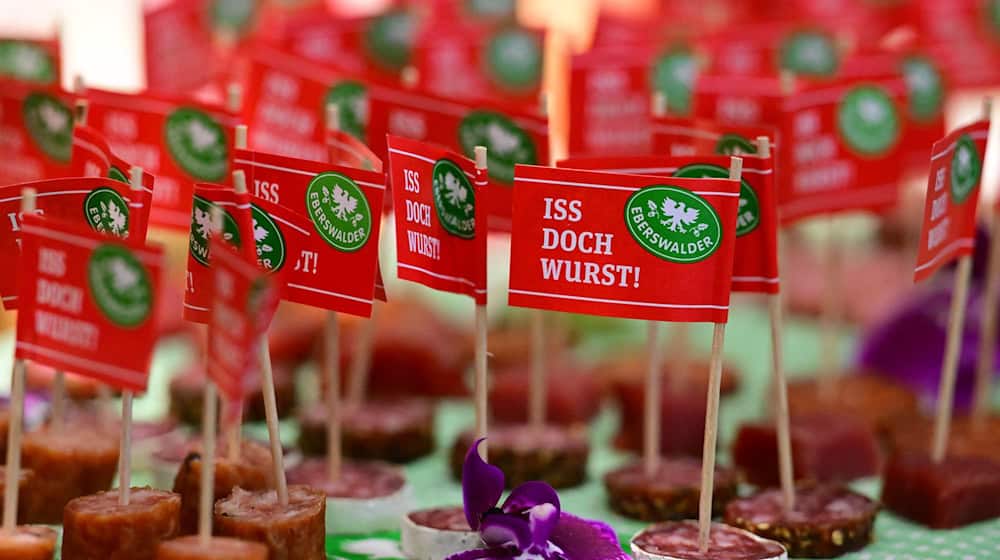 Die Wurst der Marke «Eberswalder» kommt bald nicht mehr aus Brandenburg. Die traditionsreiche Wurstfabrik in der Region bei Eberswalde schließt. (Symbolbild)  / Foto: Soeren Stache/dpa