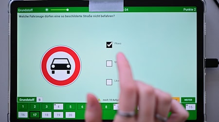 Frau streamt Führerscheinprüfung live – Betrug fliegt auf