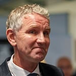 Darf vorerst nur auf einer von zwei Hallenbühnen in Bayern reden: Thüringens AfD-Landtagsfraktionschef Björn Höcke. (Archivbild) / Foto: Andreas Arnold/dpa