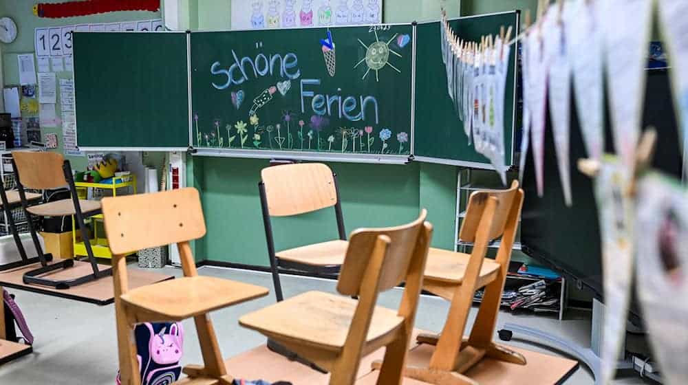 In Thüringen gibt es am Freitag Halbjahreszeugnisse und dann beginnen die Winterferien. (Symbolbild) / Foto: Jens Kalaene/dpa