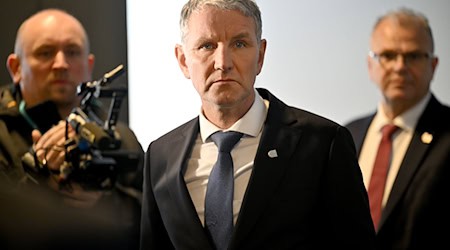 Thüringens AfD-Fraktionschef Björn Höcke sieht einen Vertrauensverlust zum Thüringer Ministerpräsidenten Mario Voigt (CDU).  / Foto: Martin Schutt/dpa