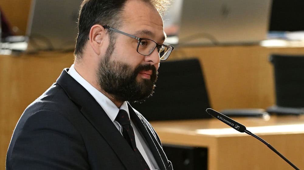 Der CDU-Abgeordnete Jonas Urbach hält eine Flexibilität bei der Einwohnerzahl für Gemeindezusammenschlüsse für nötig. (Archivbild) / Foto: Martin Schutt/dpa