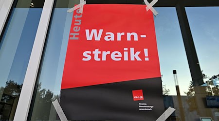 Beschäftigte von Hochschulen, Schulen und Schulhorten legten in Thüringen befristet ihre Arbeit nieder. / Foto: Martin Schutt/dpa