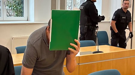 Der frühere Lehrer wurde wegen dutzendfachen Missbrauchs von Schülerinnen zu mehreren Jahren Haft verurteilt.  / Foto: Marie Frech/dpa