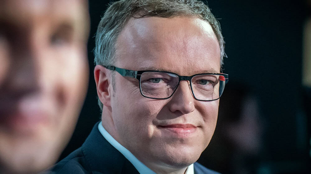 Thüringens AfD-Landespartei- und Fraktionschef Björn Höcke will im Zuge eines konstruktiven Misstrauensvotums gegen Regierungschef Mario Voigt (CDU) kandidieren. Doch die anderen Fraktionen winken ab. (Archivbild)  / Foto: Michael Kappeler/dpa