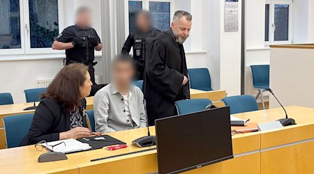 Nach einer lebensgefährlichen Messerattacke auf einen Archivmitarbeiter in Apolda mit einem Messer soll ein psychisch kranker Mann in einem psychiatrischen Krankenhaus untergebracht werden. (Archivbild) / Foto: Sebastian Münster/dpa