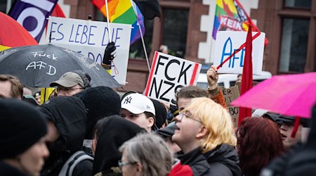 In Nordrhein-Westfalen gab es schon am Sonntag vehementen Protest gegen Auftritte des Thüringer AfD-Landeschefs Björn Höcke. / Foto: Benjamin Westhoff/dpa