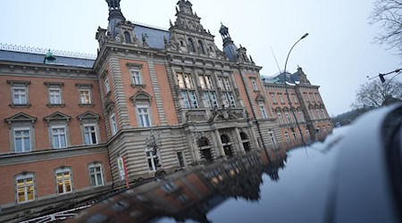 Der Prozess gegen die mutmaßlichen Mitglieder einer rechtsextremistischen Terrorzelle soll im Hamburger Strafjustizgebäude stattfinden. (Archivbild) / Foto: Marcus Brandt/dpa