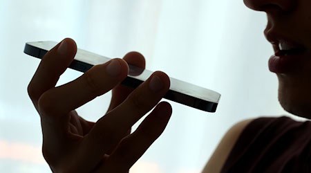 Kinder und Jugendliche, die Probleme Zuhause, in der Schule oder anderes bedrückt, können beim Kinder- und Jugendsorgentelefon anrufen. (Symbolbild) / Foto: Karl-Josef Hildenbrand/dpa