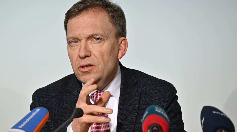 Der Thüringer SPD-Bildungspolitiker Matthias Hey spricht sich für eine schnellere Umsetzung der verbesserten Betreuungsschlüssel in Kindergärten aus. (Archivbild) / Foto: Martin Schutt/dpa