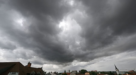 Heute sind Unwetter in Sachsen, Sachsen-Anhalt und Thüringen möglich. (Symbolbild) / Foto: Martin Schutt/dpa