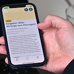 Die Landesregierung stellt im Haushalt Geld zur Weiterentwicklung der umstrittenen FamilienApp zur Verfügung. (Archivbild) / Foto: Martin Schutt/dpa