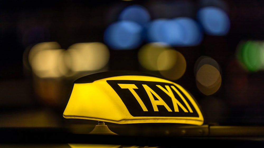 In Erfurt hat ein Fahrgast einen Taxifahrer angegriffen. (Symbolbild) / Foto: Frank Hammerschmidt/dpa
