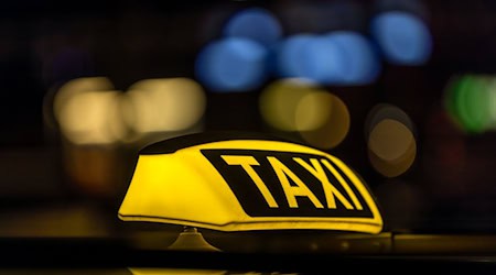 In Erfurt hat ein Fahrgast einen Taxifahrer angegriffen. (Symbolbild) / Foto: Frank Hammerschmidt/dpa