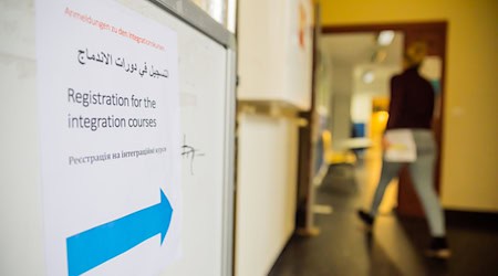 Bei Integrationskursen soll künftig gespart werden. (Symbolbild) / Foto: Christoph Soeder/dpa