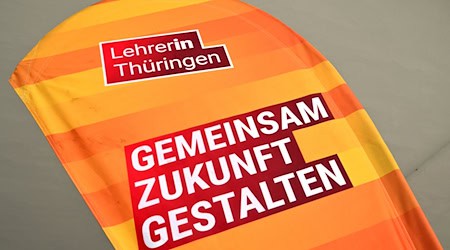 In Thüringen sind im ersten Schulhalbjahr mehr Lehrerinnen und Lehrer eingestellt worden. (Symbolbild) / Foto: Martin Schutt/dpa