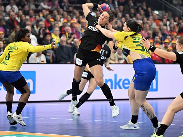 Marcela Santos Arounian (Brasilien/r. ) wechselt zum Thüringer HC. (Archivbild) / Foto: Federico Gambarini/dpa