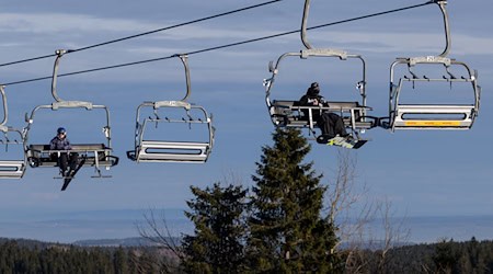 Milde Temperaturen lassen Schnee im Thüringer Wald schmelzen – Wintersport nur noch auf Kunstschnee