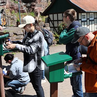 Die Harzer Wandernadel feiert Jubiläum. Entlang von ausgewiesenen Wanderrouten können aktuell 222 Stempel gesammelt werden. (Archivbild) / Foto: Matthias Bein/dpa