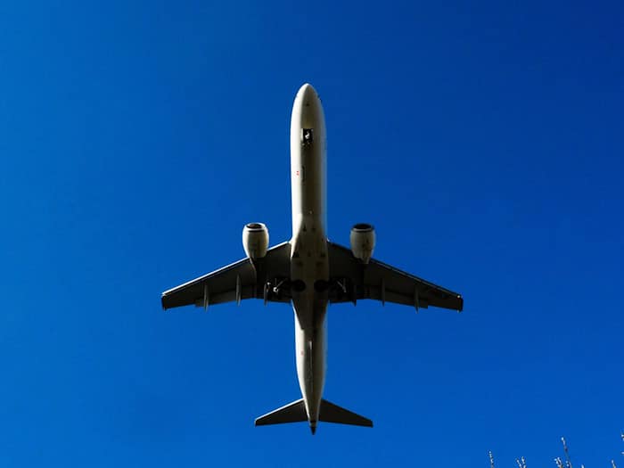 Mit einem Flug vom Flughafen Leipzig/Halle aus wurden 40 Menschen nach Georgien abgeschoben. (Symbolbild) / Foto: Alicia Windzio/dpa