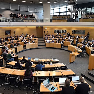Der Thüringer Landtag diskutierte über einen Gesetzentwurf der AfD-Fraktion zum Thema Gleichstellung. (Archivbild) / Foto: Martin Schutt/dpa