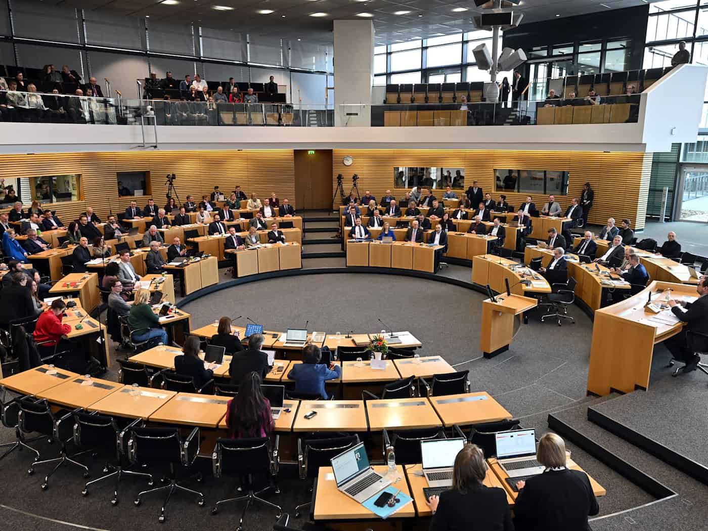 Der Thüringer Landtag diskutierte über einen Gesetzentwurf der AfD-Fraktion zum Thema Gleichstellung. (Archivbild) / Foto: Martin Schutt/dpa