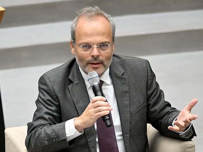 Felix Klein findet die Kritik zweier Buchenwald-Verbände an Wolfram Weimer nicht in Ordnung. (Archivbild) / Foto: Britta Pedersen/dpa