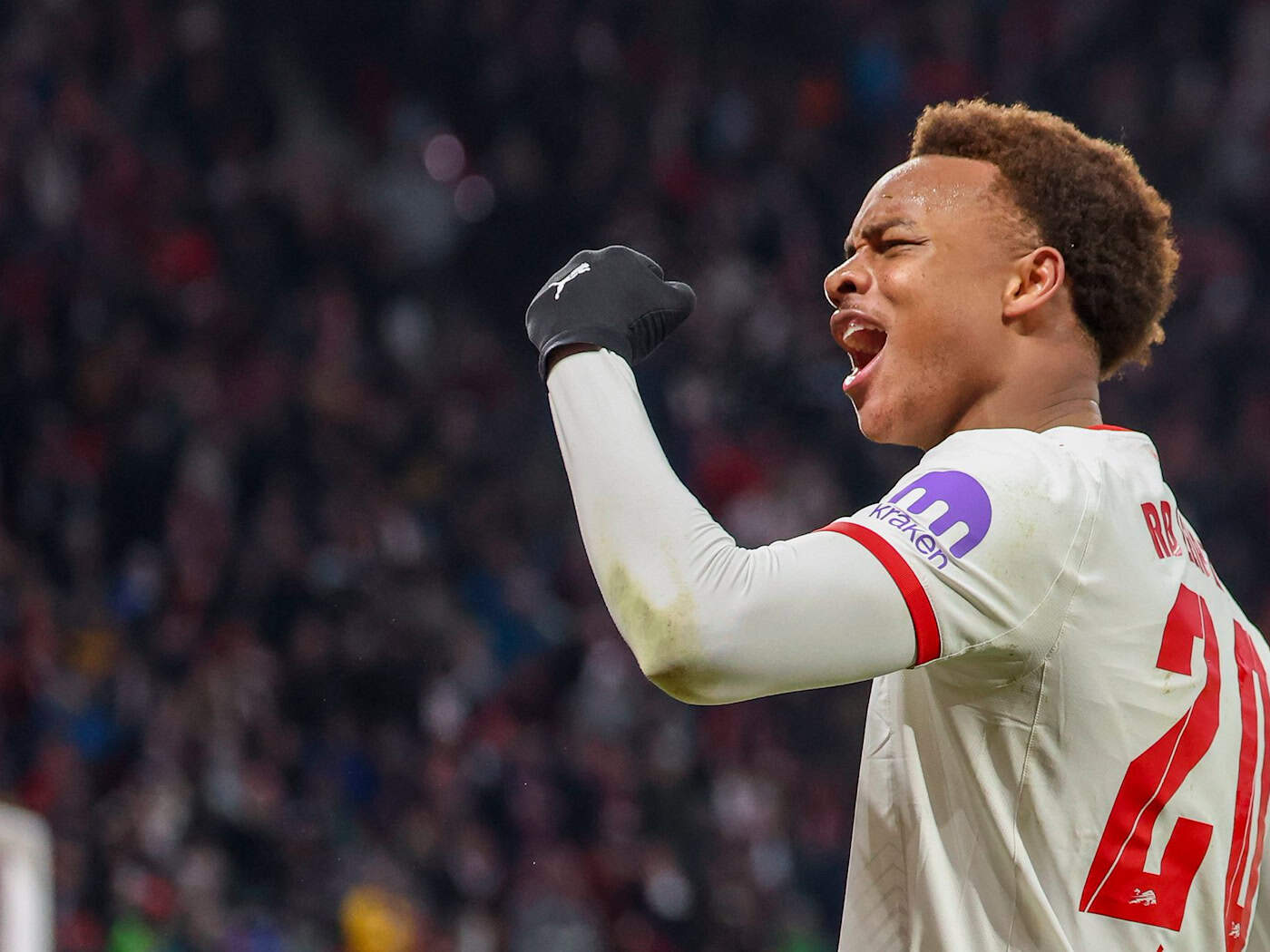 Assan Ouédraogo (RB Leipzig) jubelt nach einem Treffer. Nun steigt er wieder leicht ins Training ein. (Archivbild) / Foto: Jan Woitas/dpa