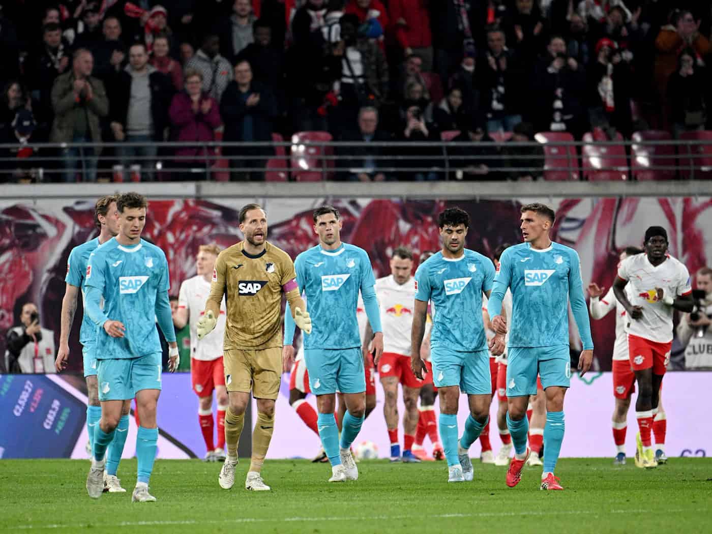 Baumann versuchte vergeblich, seine Mitspieler zu motivieren.  / Foto: Julius Frick/dpa