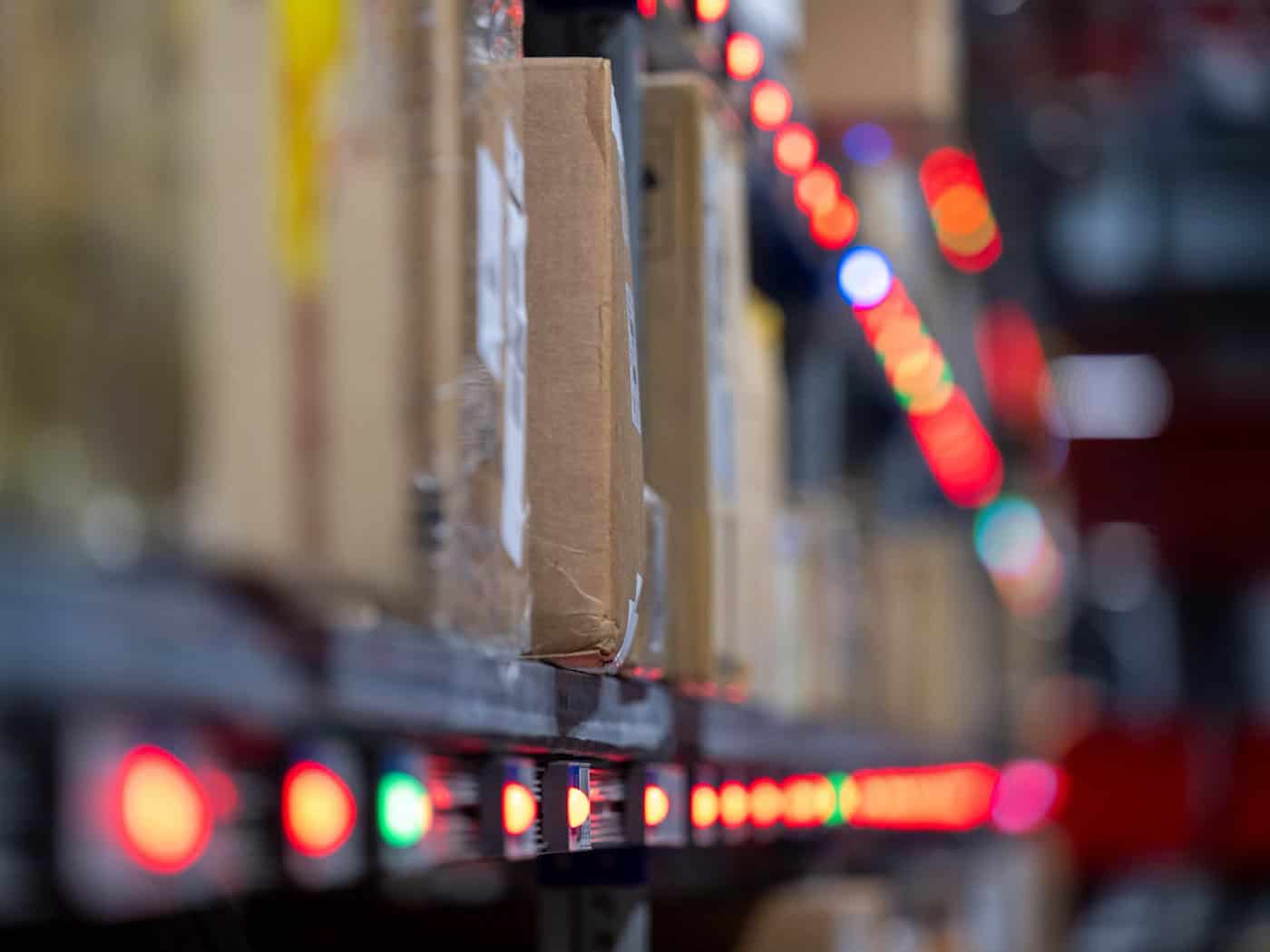 Ein Duo steht wegen vorgetäuschter Paketrücksendungen unter Betrugsverdacht. (Symbolbild) / Foto: Hendrik Schmidt/dpa