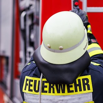In Barchfeld rückte die Feuerwehr zum Brand eines Einfamilienhauses aus. (Symbolbild) / Foto: Philipp von Ditfurth/dpa